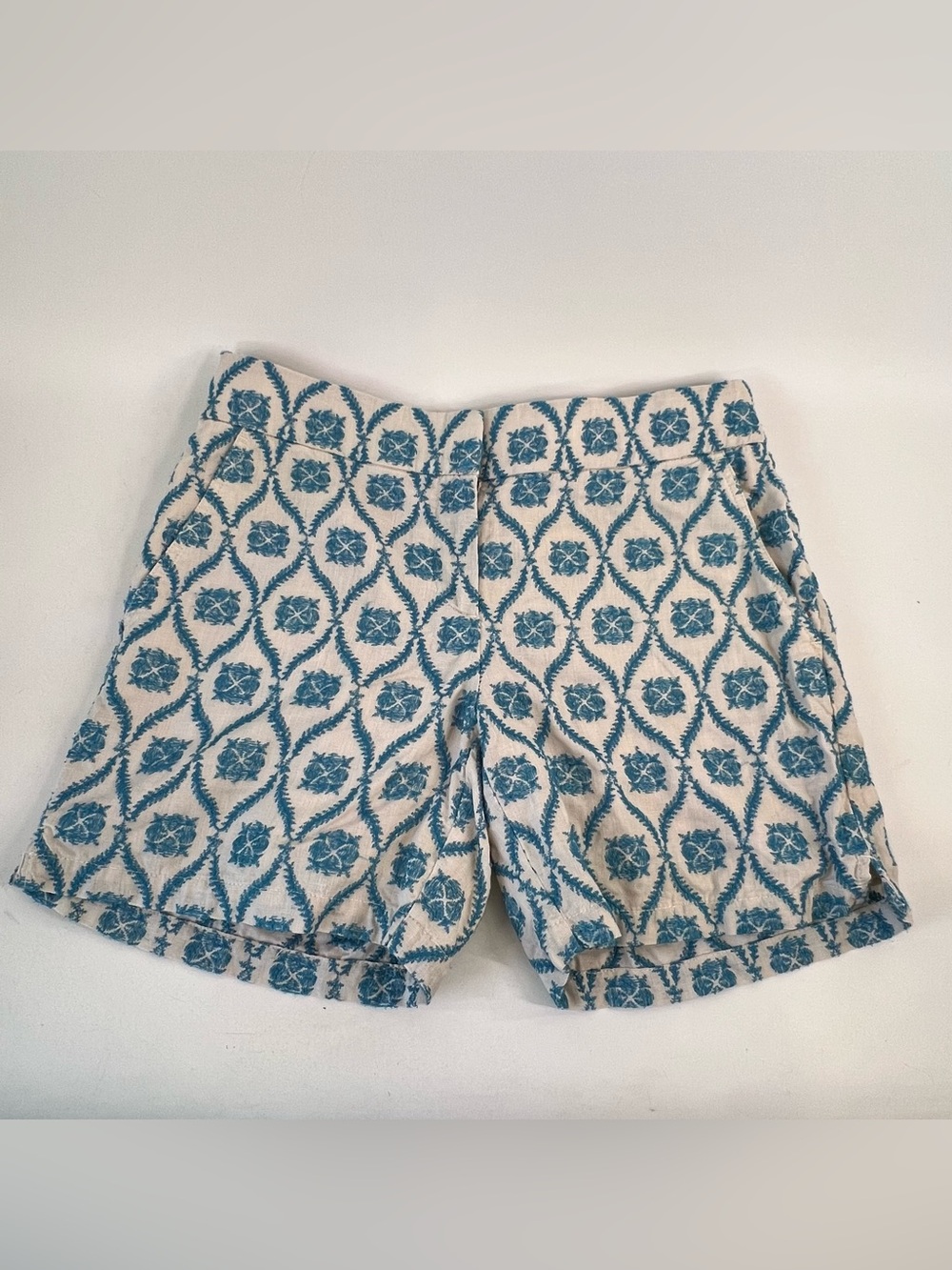 LOFT Linen Floral Medallion Shorts Size 4 Preppy Boho Maximalist Riviera Short